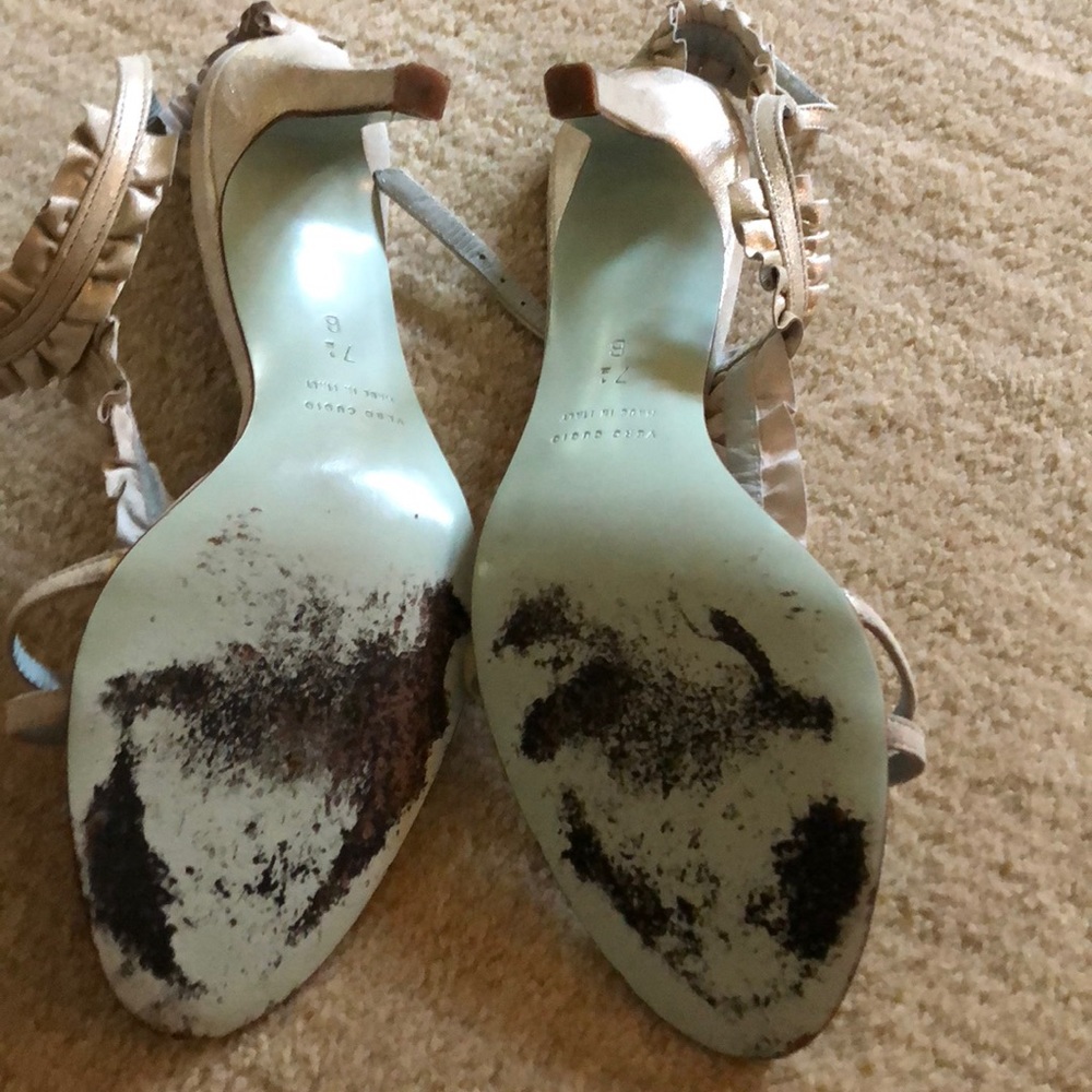 CYNTHIA ROWLEY SILVER RUFFLE HEEL - Picture 2 of 5